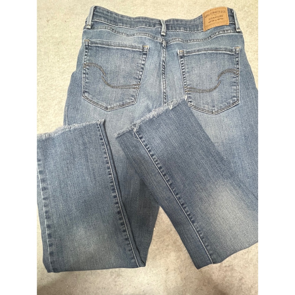 Levi Strauss Signature Mid-Rise Straight Leg Jeans Blue Medium Wash Raw Hem sz 8